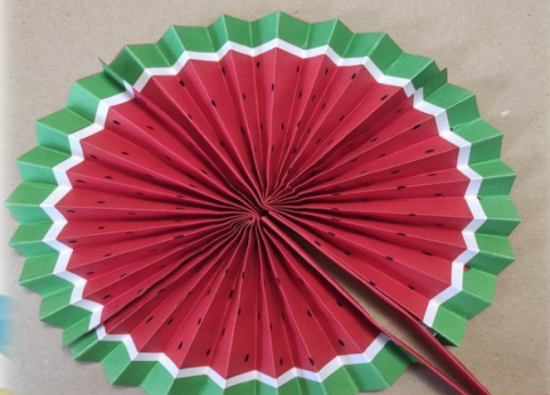 Подвесной бумажный веер с жемчужиной, красный, 30 см.