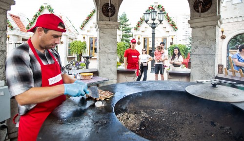 В Северном Бутове гости фестиваля «Вкусы России» могут посетить кулинарное шоу на офире 
