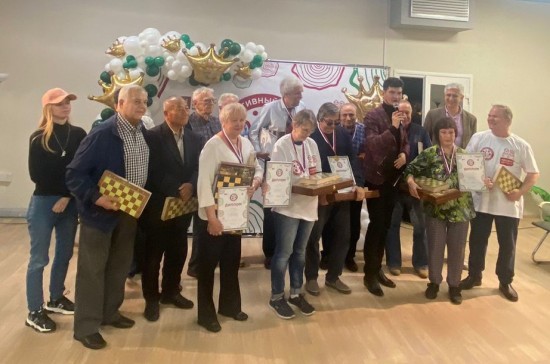 Долголеты из Обручевского района победили на окружном шахматном турнире