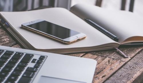 Пенсионера задержали за кражу мобильного телефона в Академическом районе