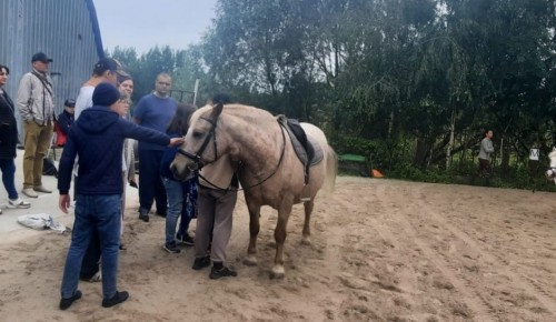Подопечные ЦРИ «Бутово» побывали на экскурсии в конно-спортивном клубе «Колибри»