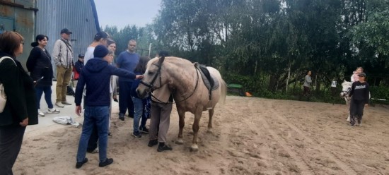 Подопечные ЦРИ «Бутово» побывали на экскурсии в конно-спортивном клубе «Колибри»