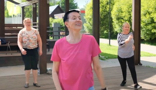 Жителям Ломоносовского района рассказали о занятиях по зумбе в «Московском долголетии»
