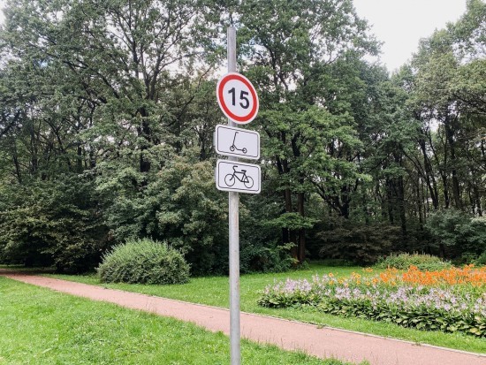 В Воронцовском парке ввели ограничения на скорость для электросамокатов