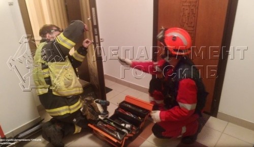 Спасатели Московского авиационного центра помогли 1,5-годовалому малышу