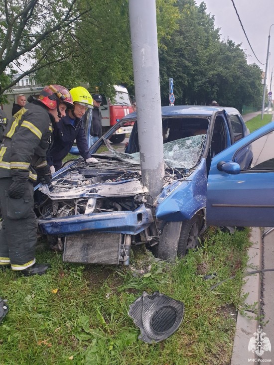 Спасателями устранены последствия ДТП в Черёмушках