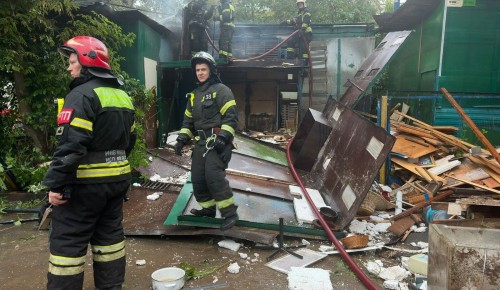 Огнеборцы ЮЗАО потушили пожар в Обручевском районе