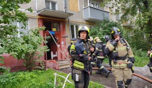 Огнеборцы ЮЗАО потушили пожар в Зюзино