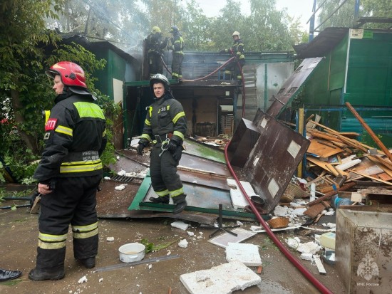 Огнеборцы ЮЗАО потушили пожар в Обручевском районе