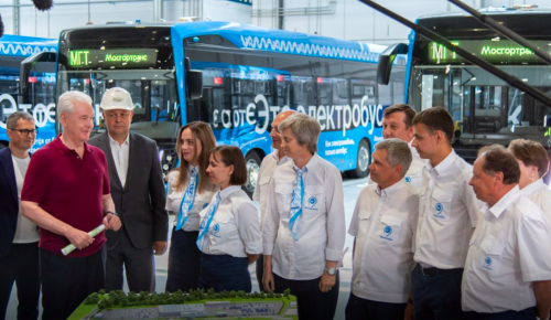 Сергей Собянин поздравил сотрудников «Мосгортранса» с 65-летием организации