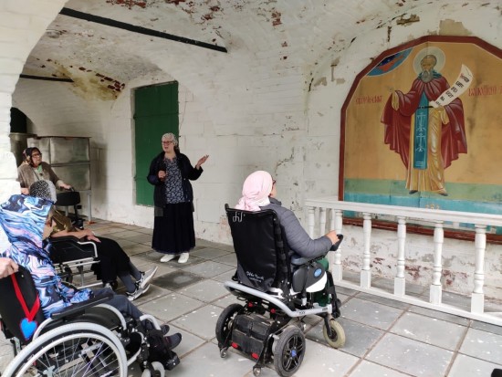 Жители геронтологического центра «Тропарево» побывали в Свято-Успенском Иосифо-Волоцком монастыре