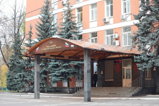 Полицейский района Ясенево задержал подозреваемого в краже шоколадной продукции