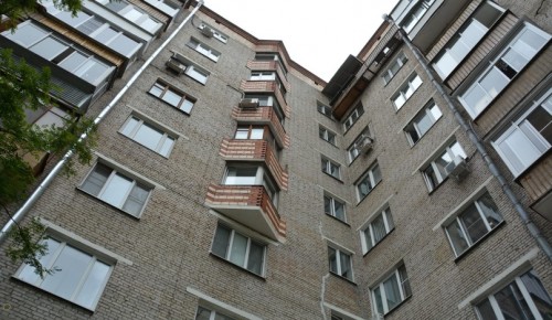 В Ломоносовском районе в 2023 году завершат капремонт дома с треугольными эркерами