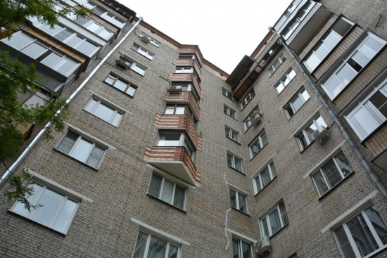 Дом с треугольными эркерами отремонтируют в Ломоносовском районе