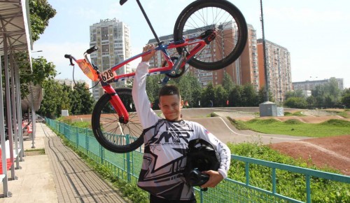 От беговела к BMX. Воспитанник Московской академии велосипедного спорта завоевал три медали