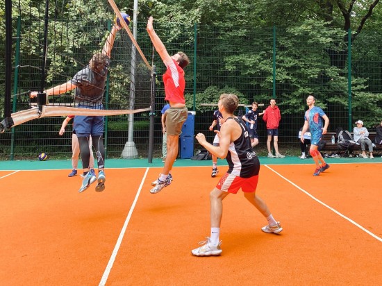 В Воронцовском парке подвели итоги районного турнира по волейболу