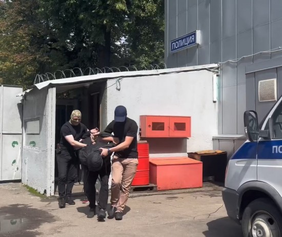 Полицейские из Гагаринского района задержали злоумышленников, избивших пассажира каршеринга