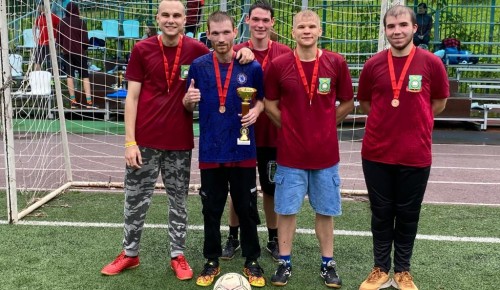Команда Зюзина заняла 2 место на окружном турнире по мини-футболу