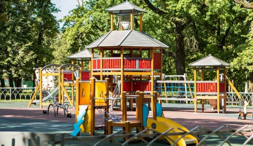 В Воронцовском парке закрыли на ремонт детскую площадку