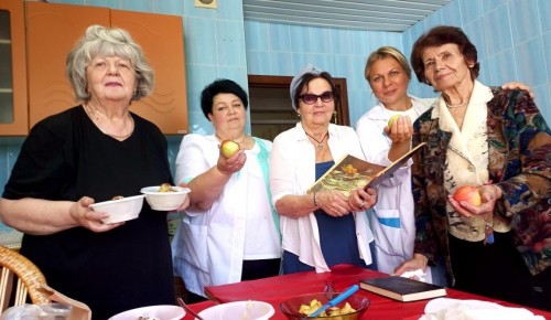 В геронтологическом центре «Тропарево» организовали кулинарную программу
