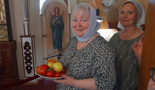 Прихожанам храма Святых Праведных Симеона Богоприимца и Анны пожертвовали освященные плоды нового урожая