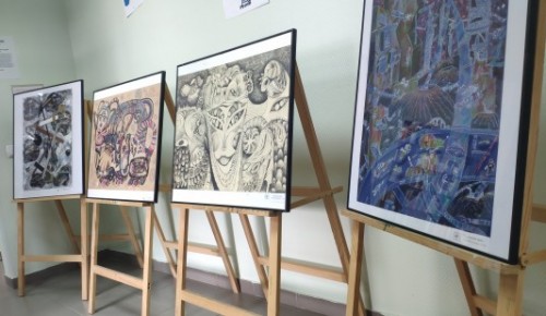 В библиотеке №194 открылась художественная выставка «Очарование красок»