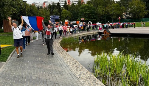 100-метровое полотно флага России развернули в Конькове