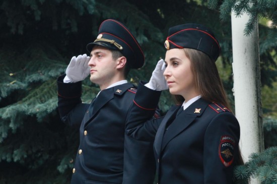 Сотрудники УВД по ЮЗАО приняли участие в торжественной церемонии поднятия Государственного флага Российской Федерации