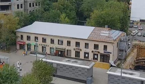 Незаконную мансарду демонтировали на Профсоюзной ул.