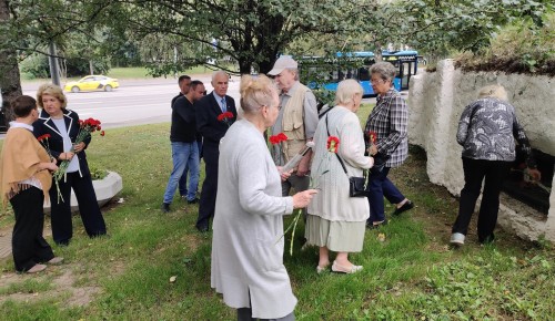 В Обручевском районе прошла патриотическая акция к 80-летию Победы в Курской битве