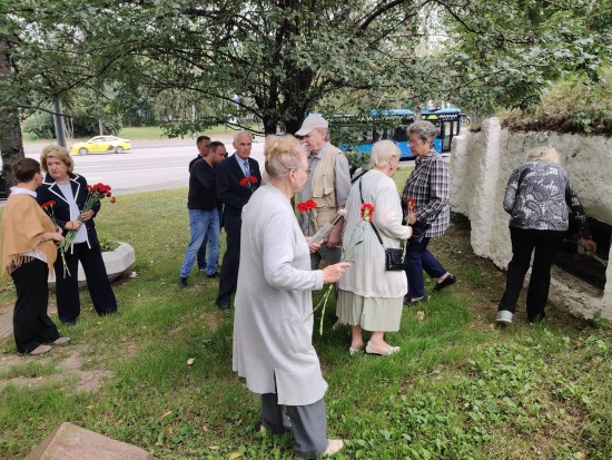 В Обручевском районе прошла патриотическая акция к 80-летию Победы в Курской битве