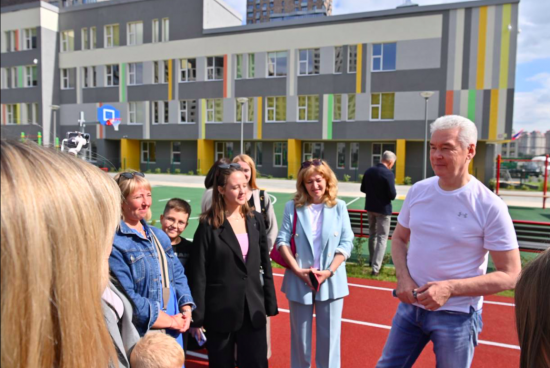 Собянин открыл новую школу в Молжаниновском районе столицы