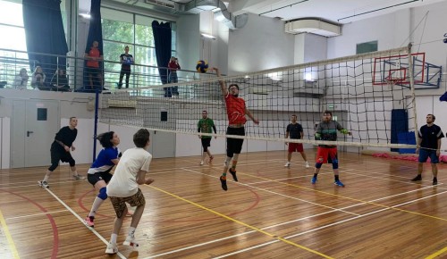 Команда Черемушек заняла второе место на окружных соревнованиях по волейболу
