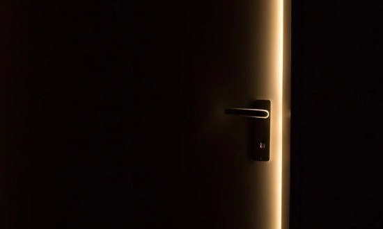 В Южном Бутове спасатели помогли женщине, звавшей на помощь в закрытой квартире