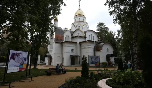 В Академическом районе благоустроили территорию храма Святителя Луки