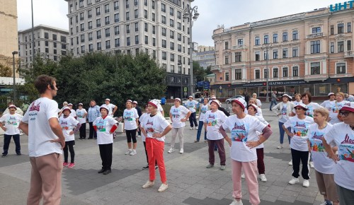 Активисты ЦСО «Гагаринский» поучаствовали в «Зарядке долголетия»