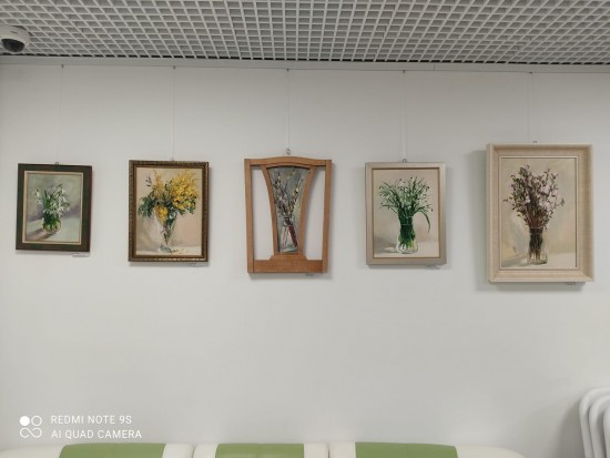 Библиотека №174 приглашает на выставку картин «Московские цветы»