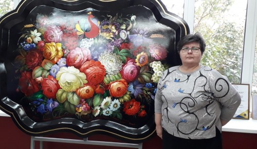 «Долголеты» Обручевского района посетили музей «Жостовской фабрики декоративной росписи»