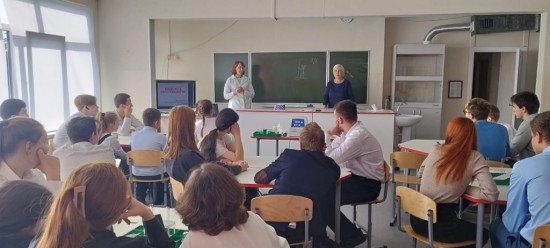 Сотрудники технопарка «Слава» провели научный мастер-класс для школьников