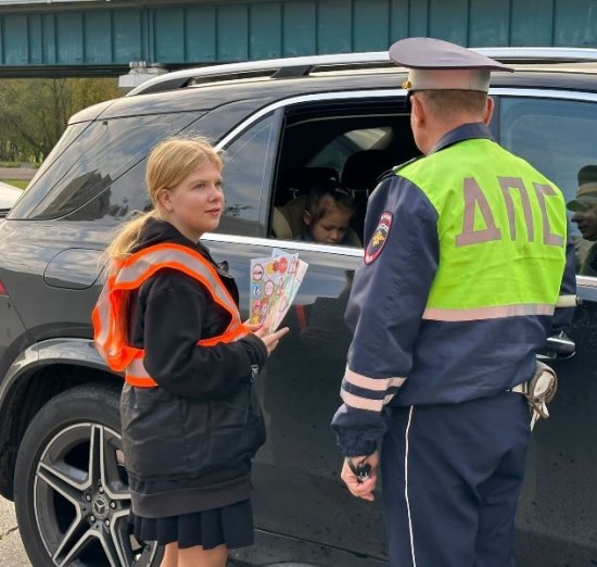 На юго-западе столицы автоинспекторы напоминают детям о правилах безопасного участия в дорожном движении