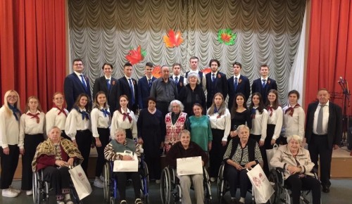 В геронтологическом центре «Тропарёво» провели концерт ко Дню старшего поколения