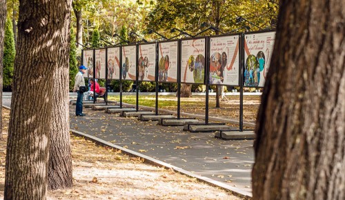 В Воронцовском парке открылась выставка «О тех, благодаря кому…»