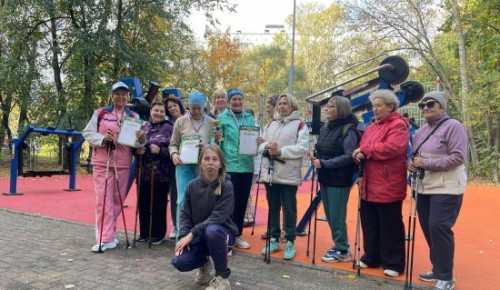В Академическом районе прошли женские соревнования по скандинавской ходьбе