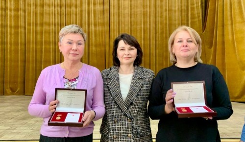 Двум учителям школы №1507 присвоили звание «Почетный работник образования города Москвы»