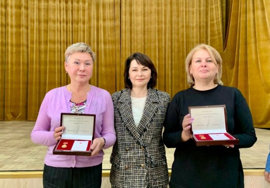 Двум учителям школы №1507 присвоили звание «Почетный работник образования города Москвы»