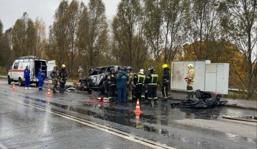 Водитель и пассажирка погибли в аварии в Соловьином проезде