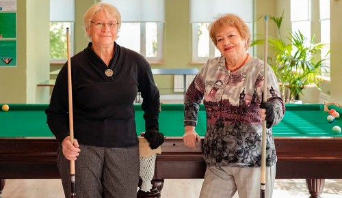 В районных центрах московского долголетия пройдут соревнования по бильярду среди женщин