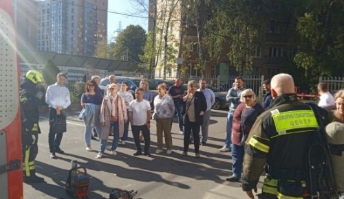 Жителям Черемушек продемонстрировали технику спасателей