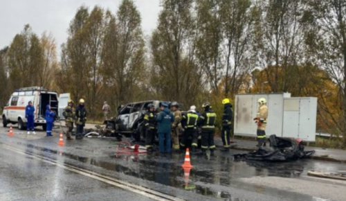 Два человека погибли в аварии в Соловьином проезде 