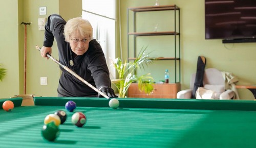 Женщины-долголеты Ломоносовского района могут поучаствовать в турнире по бильярду